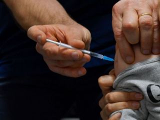 Continúa en las provincias la vacunación anticovid por demanda espontánea