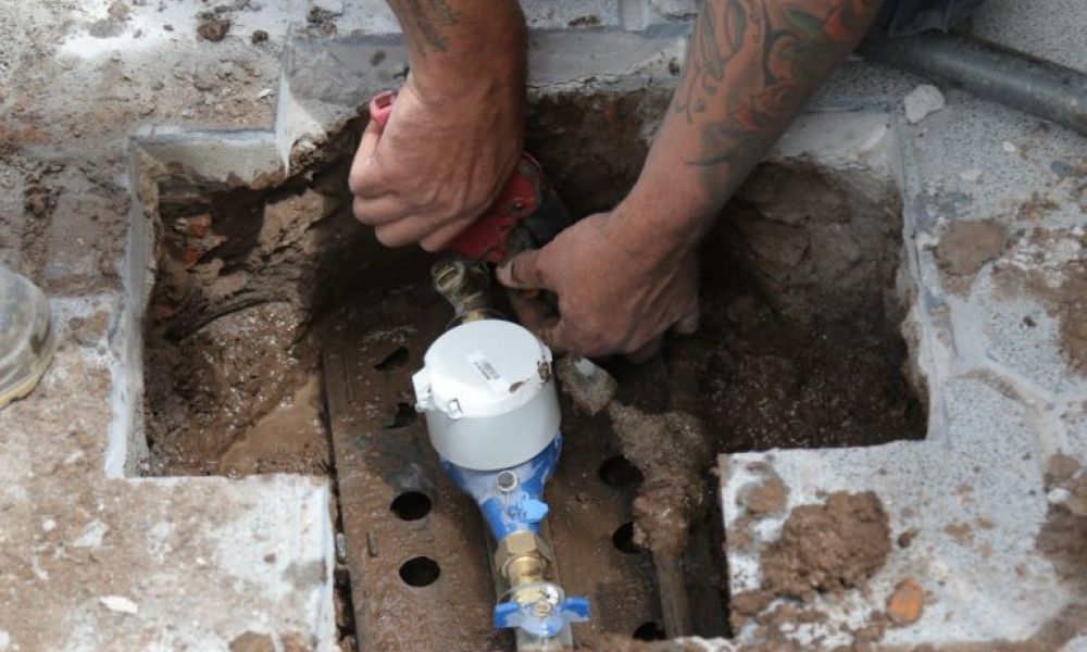 Medidores de agua en la ciudad