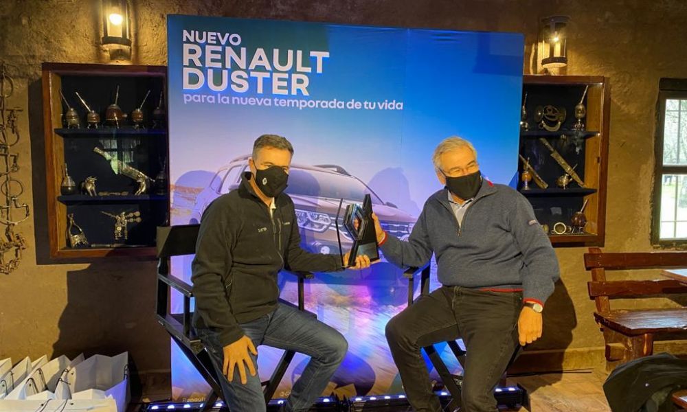 Juan B. Motta recibe el premio