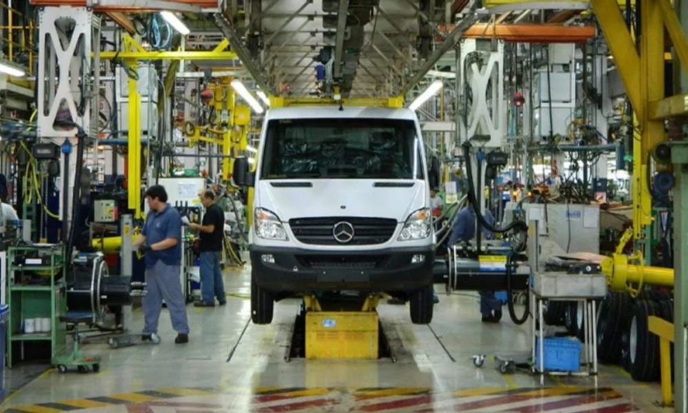Mercedes-Benz deja su fábrica en Argentina