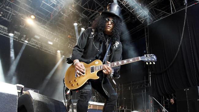 Slash en concierto