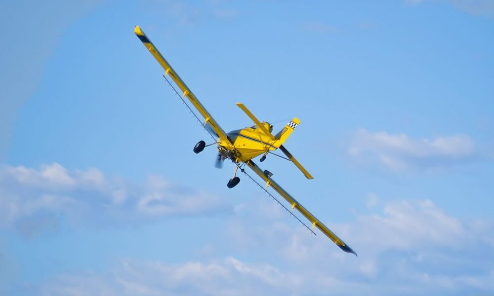Evacuaron la escuela de Ayerza por fumigación aérea
