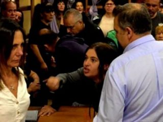 Escándalo y violencia en Villa Gesell: Concejales opositores denunciaron agresiones tras rechazar el presupuesto 2026