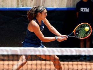 Julia Riera se despide de Roland Garros en su debut en el cuadro principal