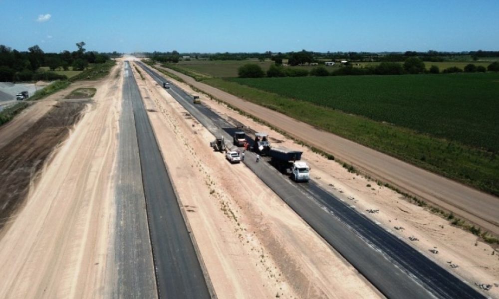 Autopista entre Carmen de Areco y Chacabuco