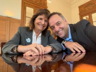 Adorni busca mostrarse fuerte tras la polémica y suma respaldo político en el Gobierno