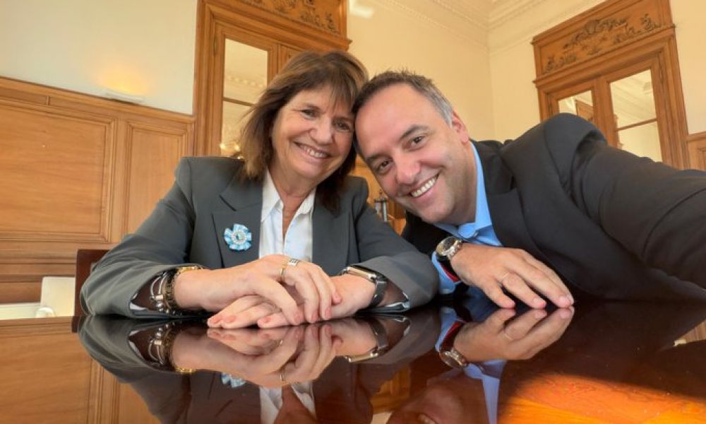 Adorni suma respaldo político en el Gobierno