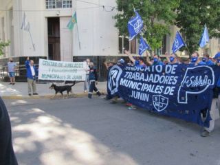Jun�n: trabajadores municipales hartos de las promesas