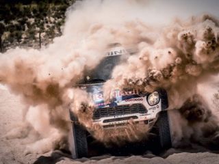 Nuevo 1-2-3 de Peugeot en la quinta etapa