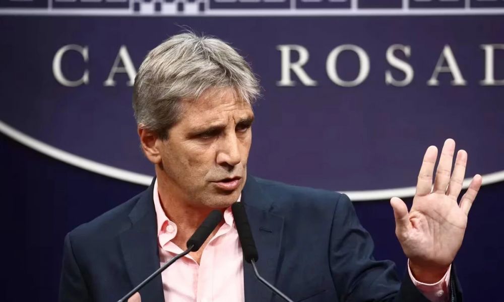 Giro en la estrategia oficial