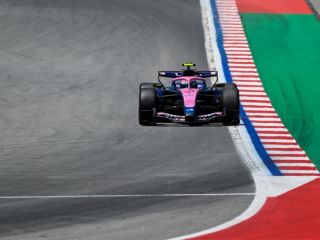 Colapinto cerró los entrenamientos en Barcelona con una mejora sobre el final y terminó 14°