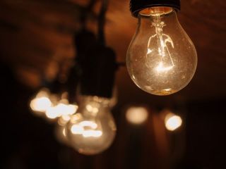 Aumentan las tarifas de luz en la provincia de Buenos Aires: Desde cuándo rige y a quiénes alcanza