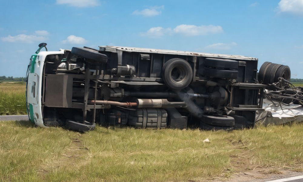 Vuelco de camión en la Ruta 8