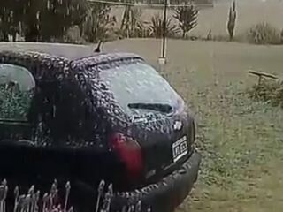 Primeras postales blancas del invierno: Cayó nieve en Miramar y Otamendi