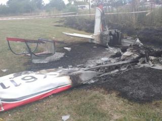 Dos personas murieron al caer una avi�n en el aer�dromo de General Rodr�guez