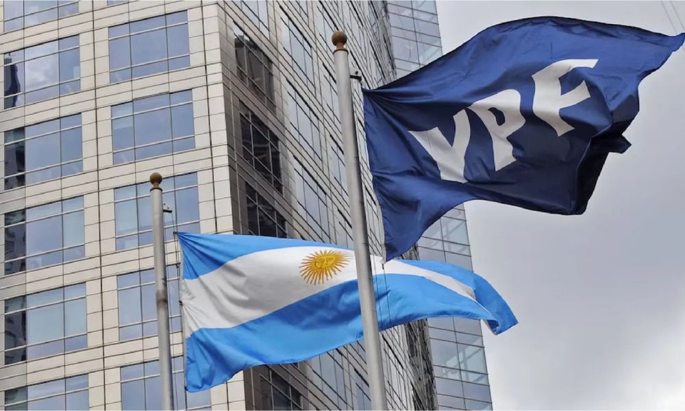 Freno a la entrega de acciones de YPF