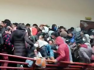 Bolivia: Mueren siete estudiantes al ceder una baranda de Universidad P�blica