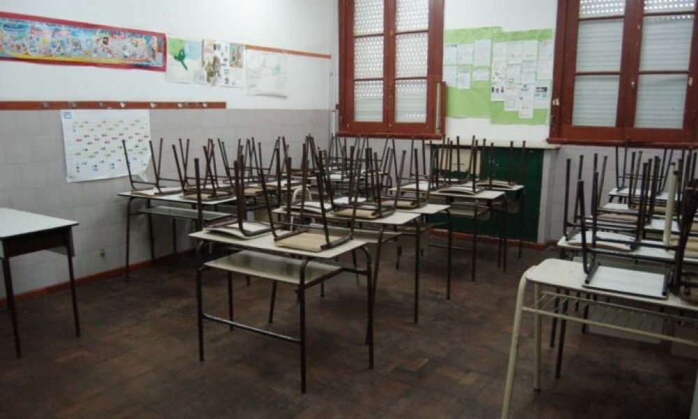 Escuelas suspenden las clases por el calor