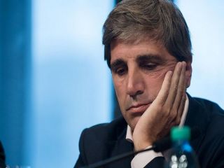 Caputo amenaza con multas millonarias por cobro de tasas municipales en facturas de luz