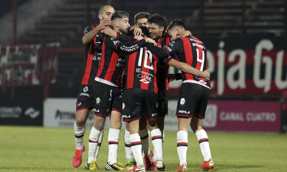 Douglas Haig gana y se consolida arriba