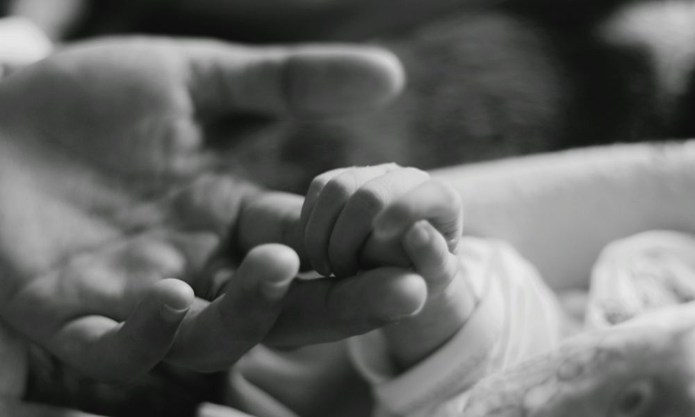 Bebé sobrevive a infección por fentanilo contaminado