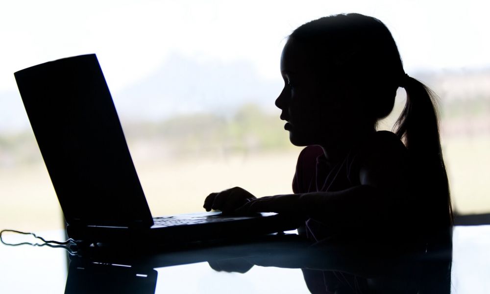 100 operativos por abuso infantil y grooming