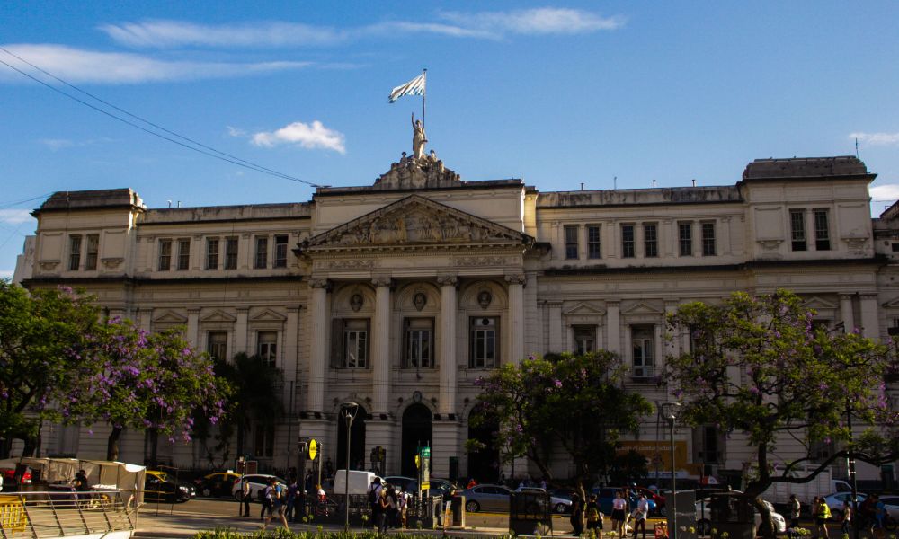Una estafa millonaria sacude a la UBA