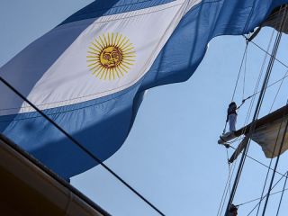 La fragata ARA Libertad zarpa de Baltimore hacia Barbados