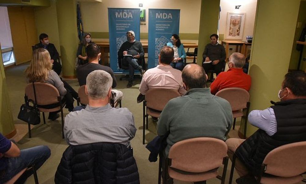 Javier Rodríguez con la Mesa de Trabajo