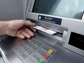 Aumentan las comisiones bancarias para retirar dinero en cajeros automticos