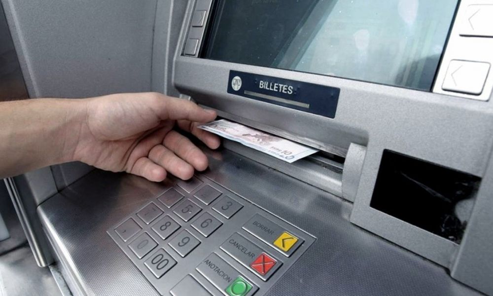 Aumentan las comisiones bancarias para retirar dinero
