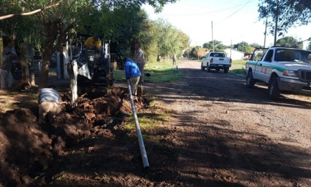 Extienden la red de agua potable en Urquiza