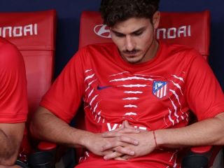 Silbidos para Julián Álvarez: El tenso recibimiento de los hinchas del Atlético de Madrid