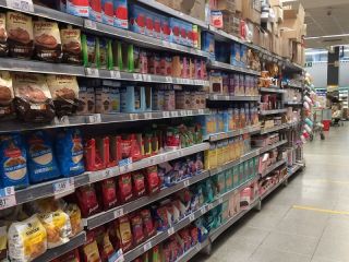 Congelan y retrotraen los precios de 1.430 productos de consumo masivo