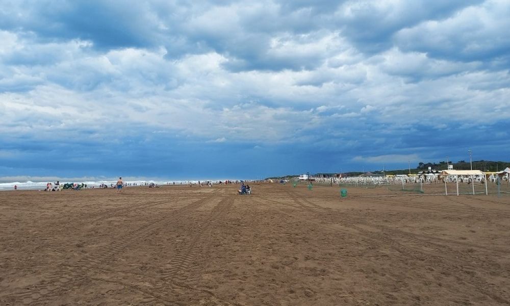 El viento generó destrozos en distritos costeros