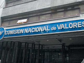 Banco Macro y Macro Securities suspendidos