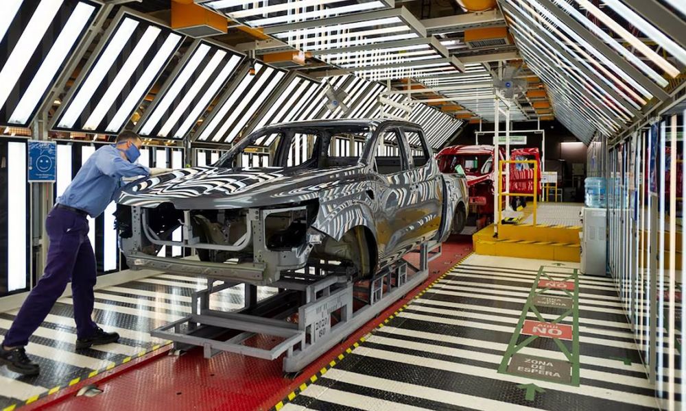Nissan deja de fabricar en Argentina