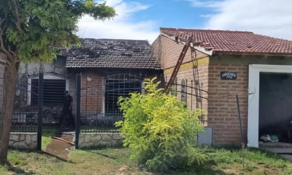 Prendió fuego su casa y murió junto a su hijo