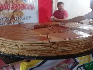 Provincia: Un pueblo de casi 2000 habitantes preparar un alfajor de 600 kilos para atraer visitantes
