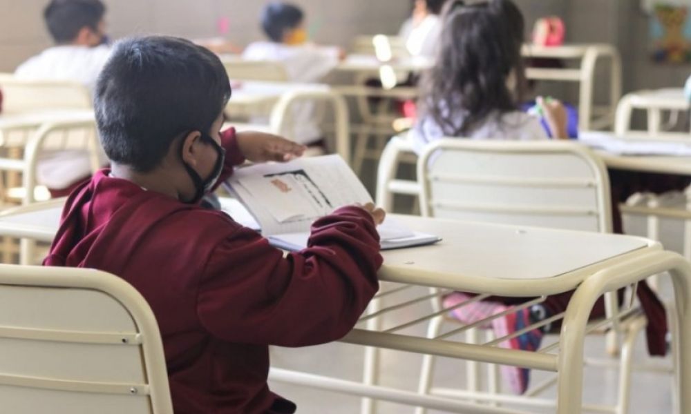 Una hora más de clases en la provincia