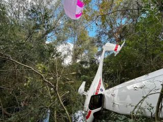Milagro en Uruguay: Cae un avión y sus dos tripulantes salen totalmente ilesos