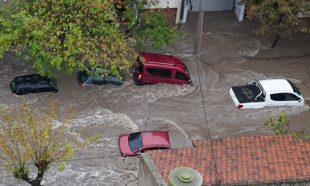 El temporal deja 13 muertos y más de 100 desaparecidos