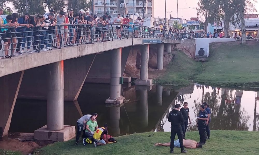 Una mujer se arrojó del puente Merced
