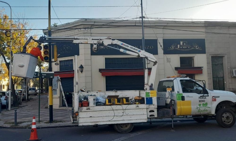 Recambio de ópticas de semáforos en la ciudad