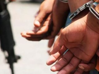 Pergamino: Golpean a un hombre en el rostro durante una entradera y detienen a dos sospechosos
