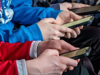 Australia marca un lmite: Redes sociales prohibidas para menores de 16