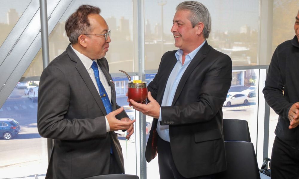 Martínez recibió al Embajador de Malasia