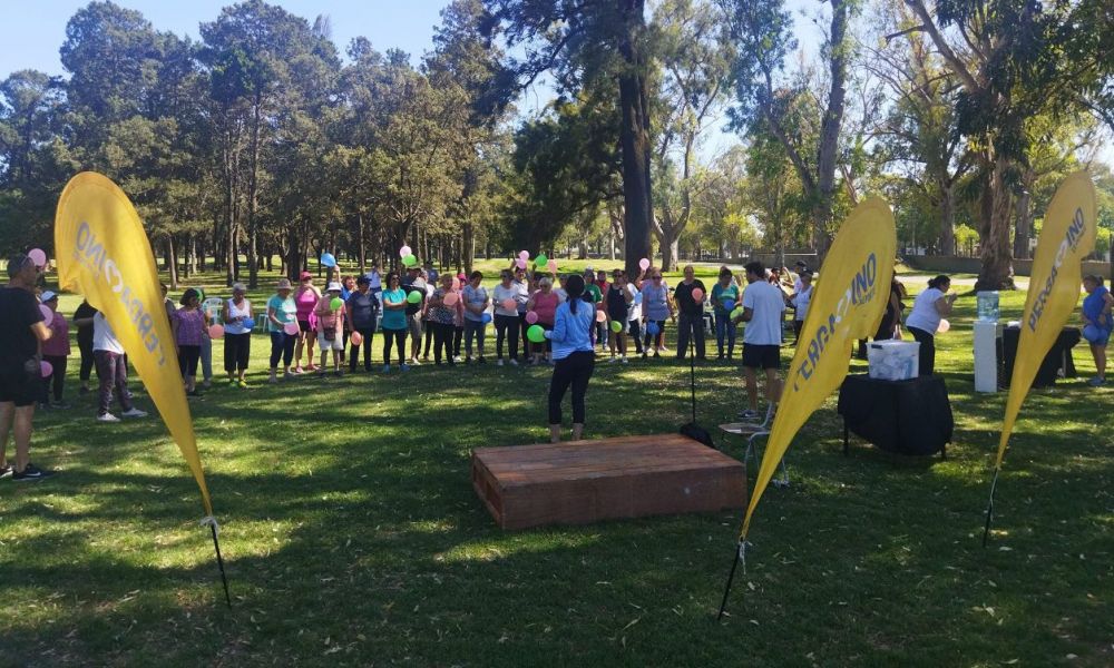 Clase abierta de gimnasia para Adultos Mayores