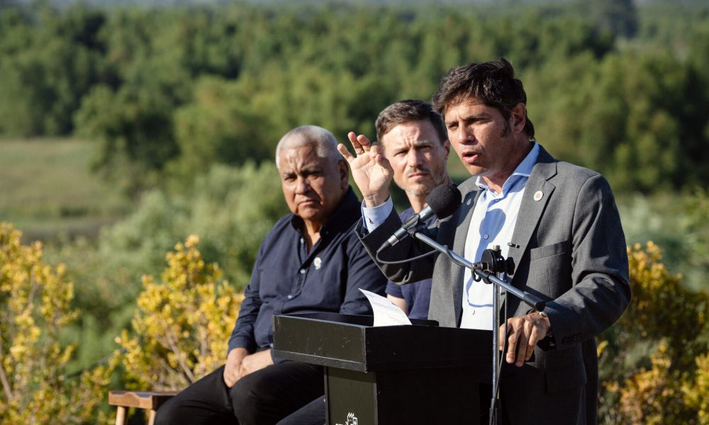 Turismo en retroceso y fuerte cruce político