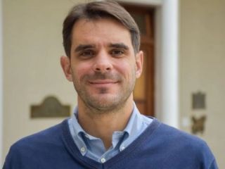 «HECHOS no viene a repartir cargos, viene a resolver problemas»: La apuesta política de Manuel Passaglia